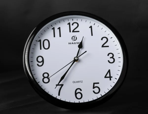 Black 24cm Round Wall Clocks | Call / WhatsApp 0119383838 | Credible Point