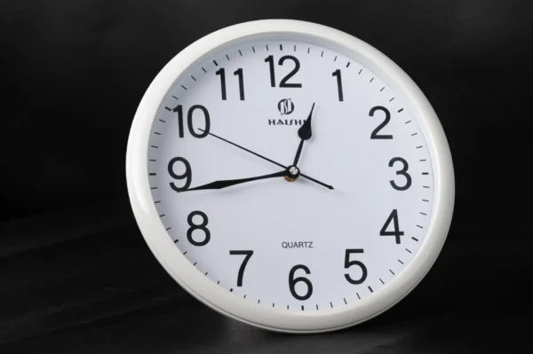 White 27cm Round Wall Clocks | Call / WhatsApp 0119383838 | Credible Point