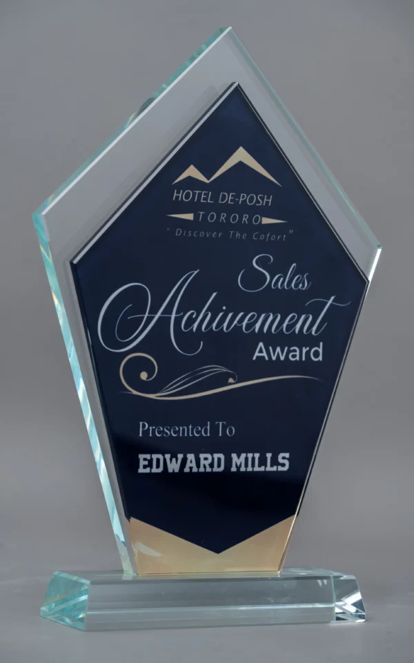 Diamond-Shaped Glass Award 22cm Beveled Edges Nairobi Call WhatsApp 0119383838 Credible Point